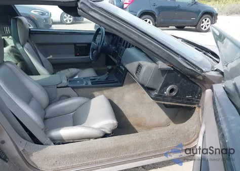 1988 Chevrolet Corvette из США, поврежденный, VIN 1G1YY2187J5105482